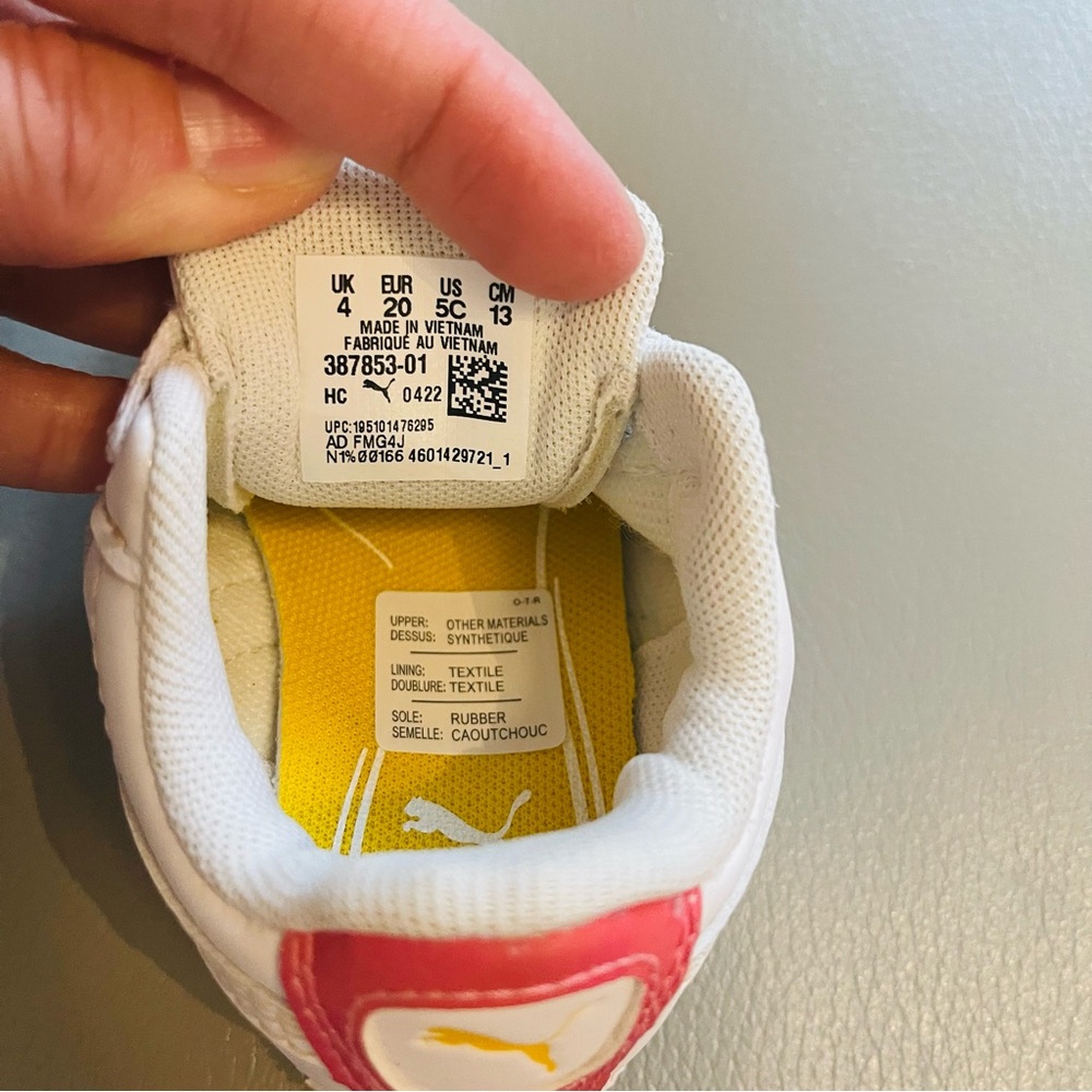 Puma Kids White Sneakers size 5 - Picture 6 of 6